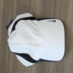 Nike Unisex Golf Hat - Black / White - one size - Velcro closure